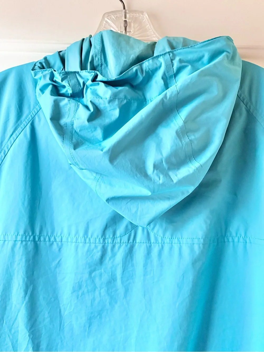 Hunter Men’s Lightweight Rain Ready Windbreaker Jacket Light Blue Aqua Size L
